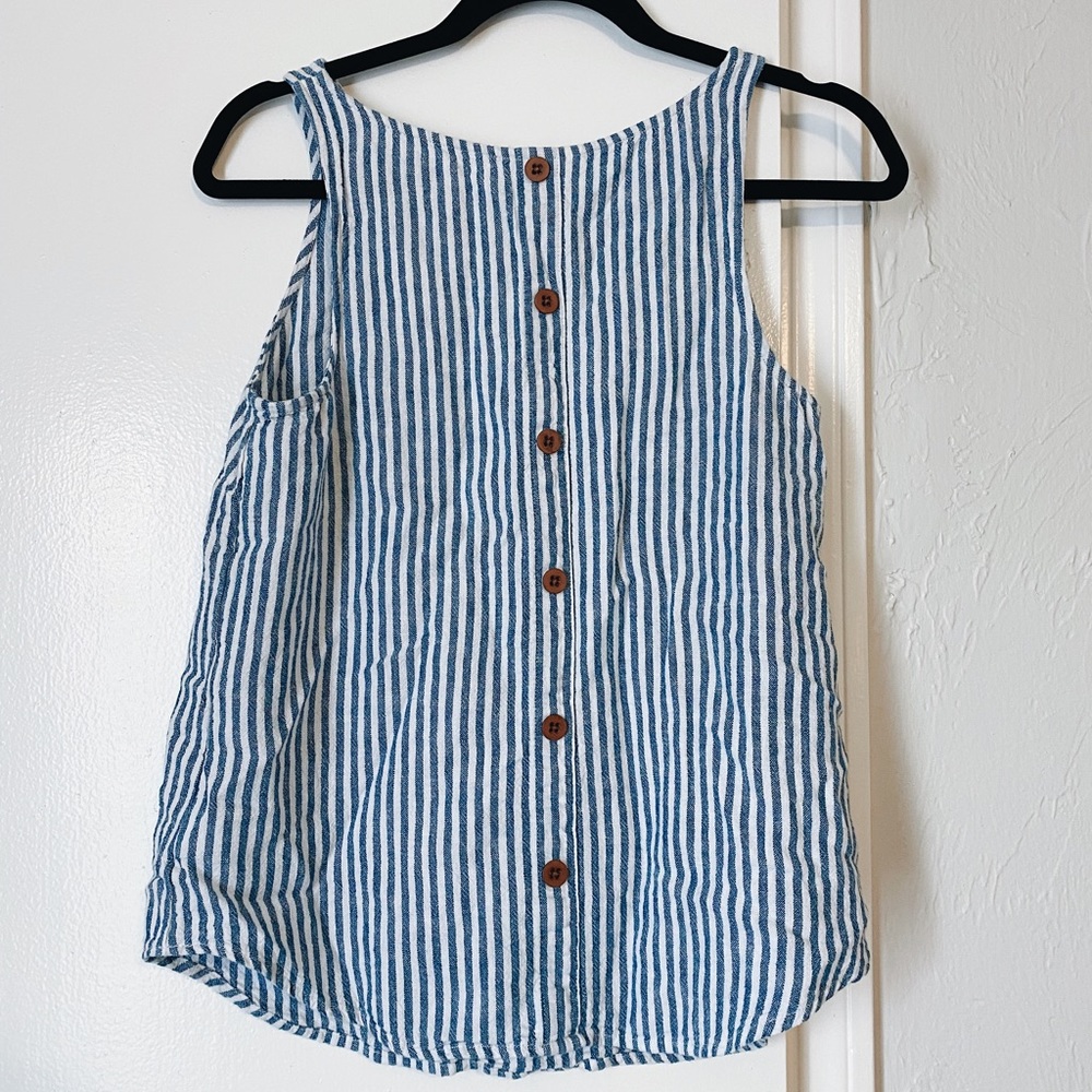 Universal Threads Sleeveless Top